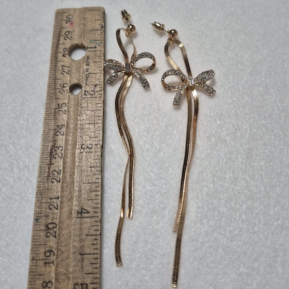 Long Ribbon Bow Pierced Earrings. - Picture 3 of 9